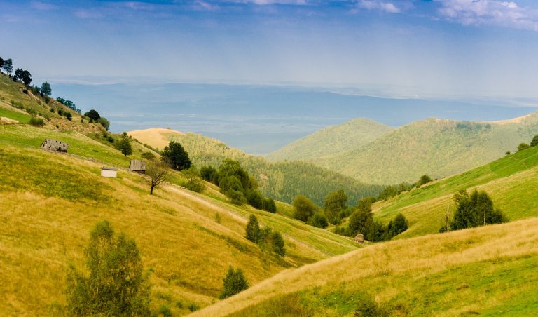 Vor fi inaugurate traseele de drumeție din jurul Rășinariului