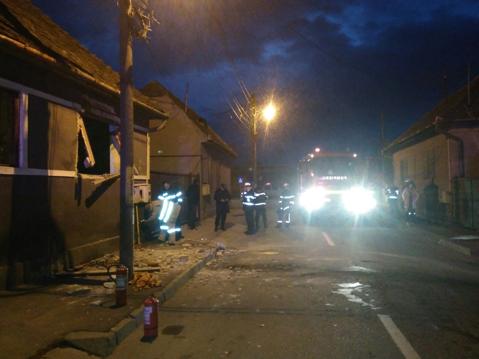 Explozie într-un imobil din Sibiu, două persoane fiind rănite