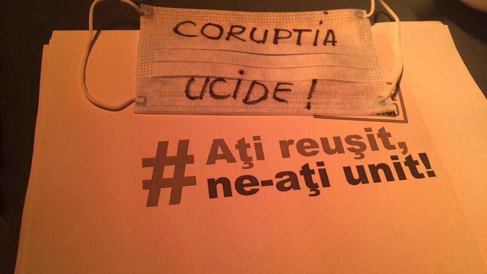 Protest la SIbiu: Peste 3.000 de oameni mărșuluiesc prin oraș