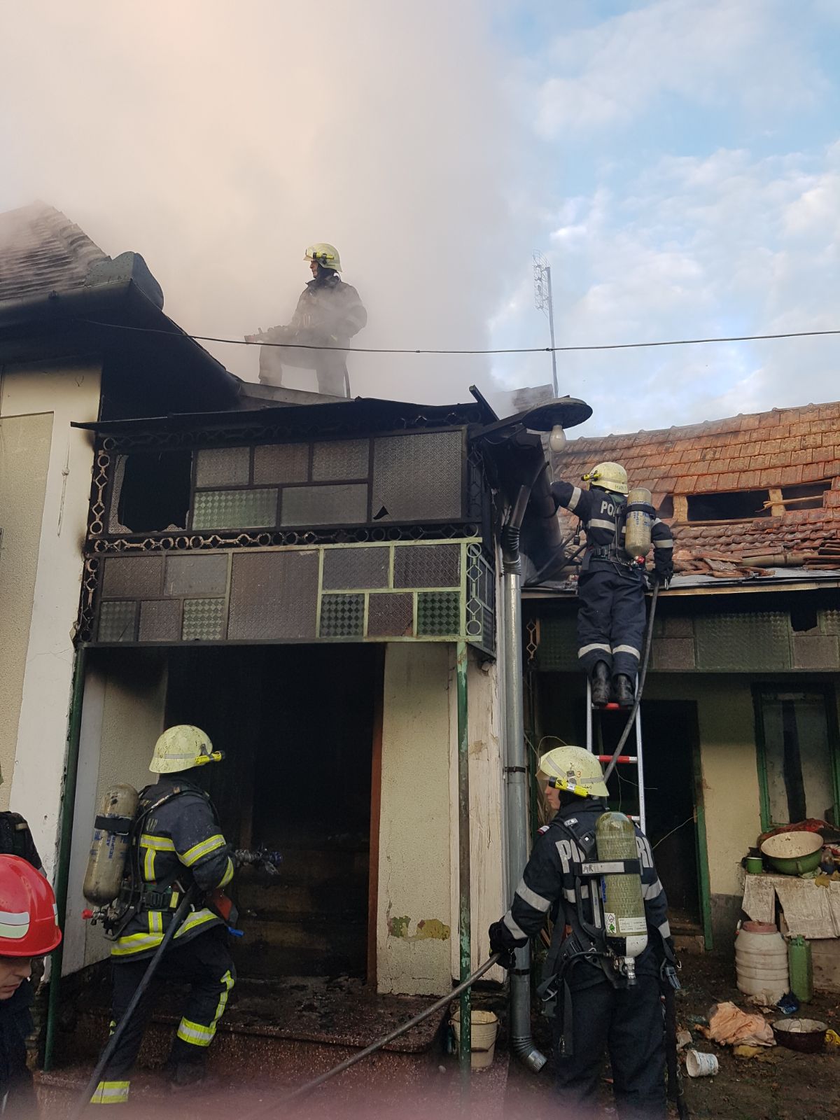 FOTO: Incendiu la o casă din Hamba, un bărbat a murit