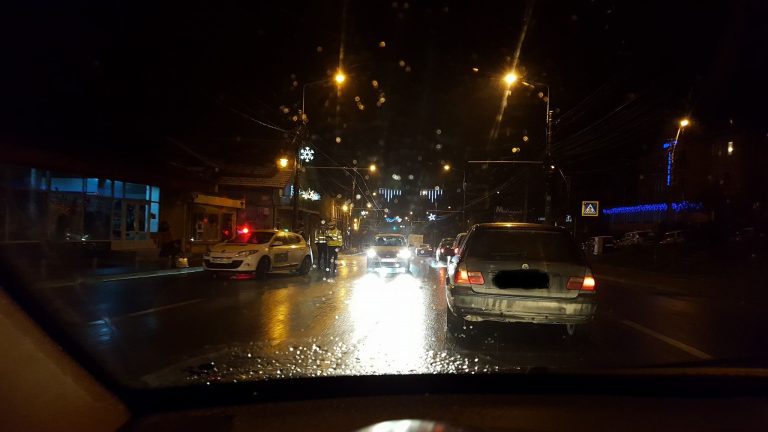 Bărbat lovit pe trecerea de pietoni
