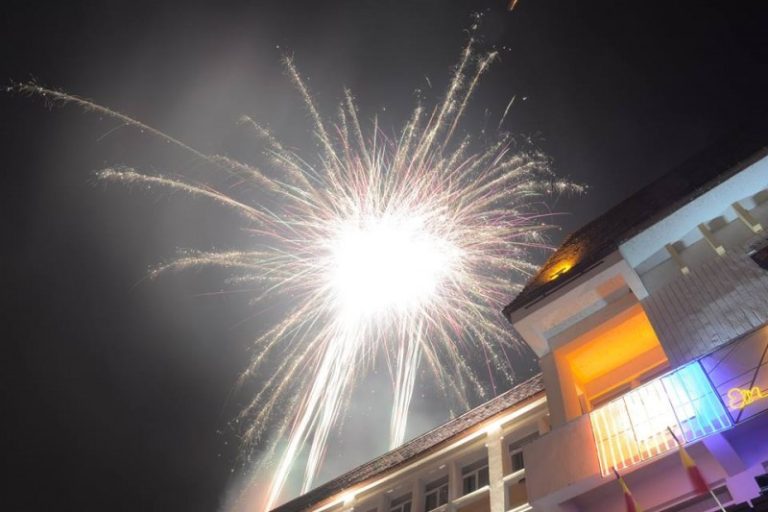 Foc spectaculos de artificii, de Revelion