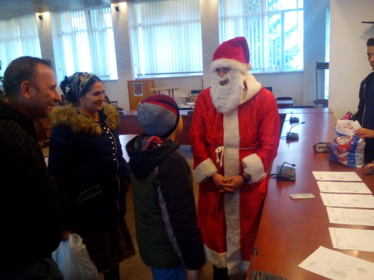 GALERIE FOTO – Crăciun mai frumos și bogat pentru 150 de copii