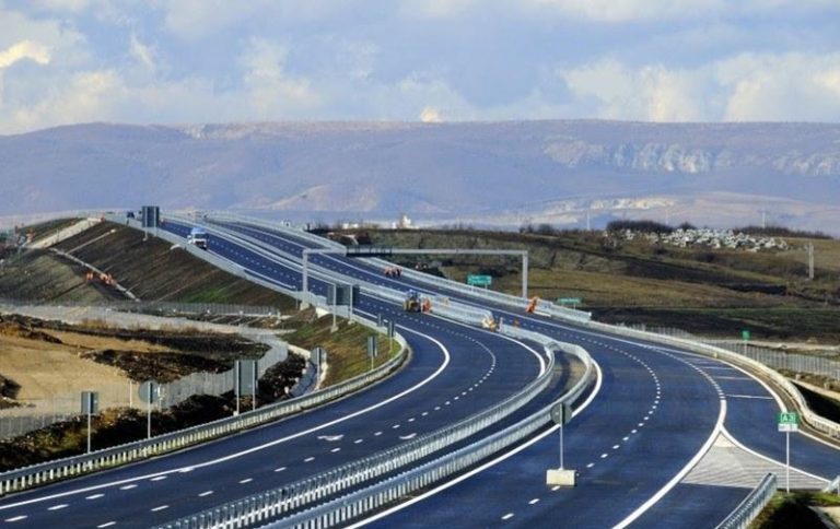 Semnarea contractului pentru Autostrada Sibiu – Pitești, blocată de firma sibiană care construiește stadionul
