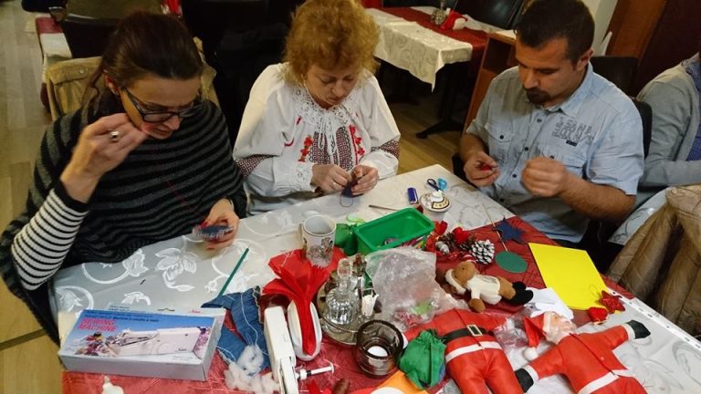 Bazar de Crăciun al Crucii Roșii. Vor fi cumpărate alimente pentru nevoiași