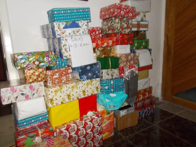 Cadouri de Crăciun pentru mii de copii și vârstnici din Mediaș