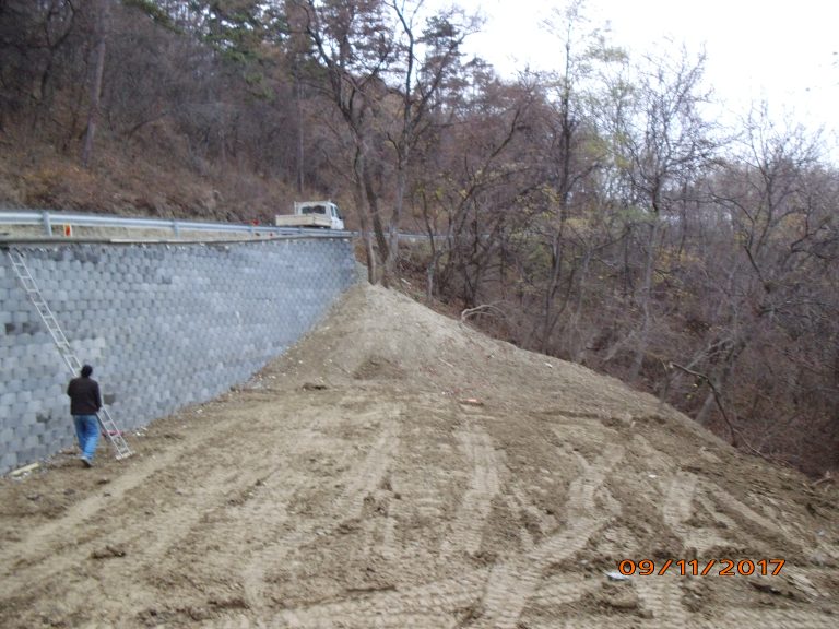 GALERIE FOTO – Porțiunea calamitată din Drumul Județean Șeica Mare-Șeica Mică a fost refăcută