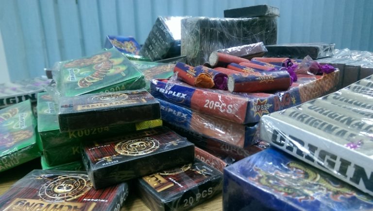 Mii de petarde confiscate de polițiști