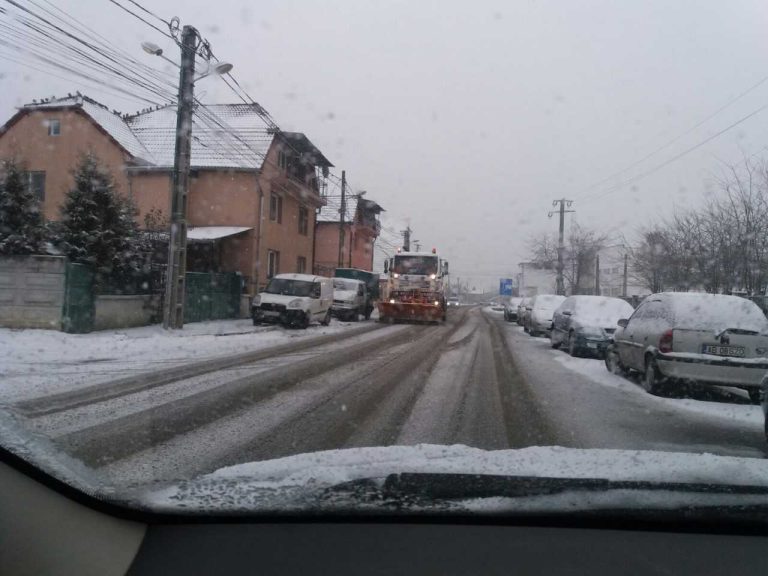 Peste 250 de tone  de sare, împrăștiate pe străzile Sibiului