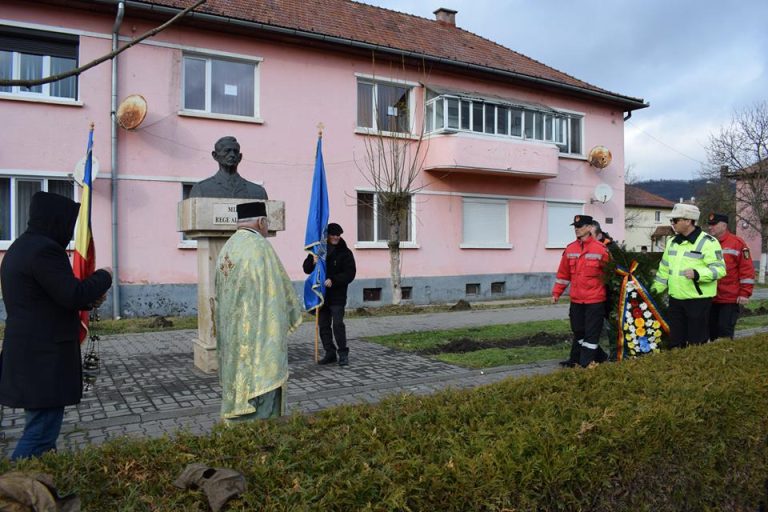 GALERIE FOTO – Slujbă de pomenire la statuia Regelui Mihai din Copșa Mică
