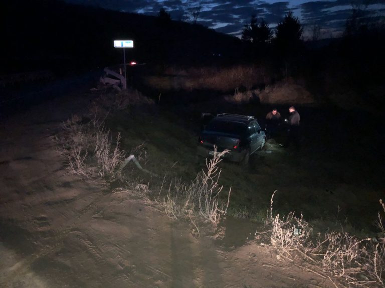FOTO – Două femei rănite într-un accident pe DN 14