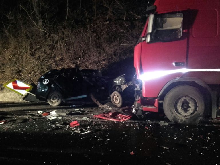 FOTO – Doi sibieni au murit într-un grav accident rutier pe Valea Oltului