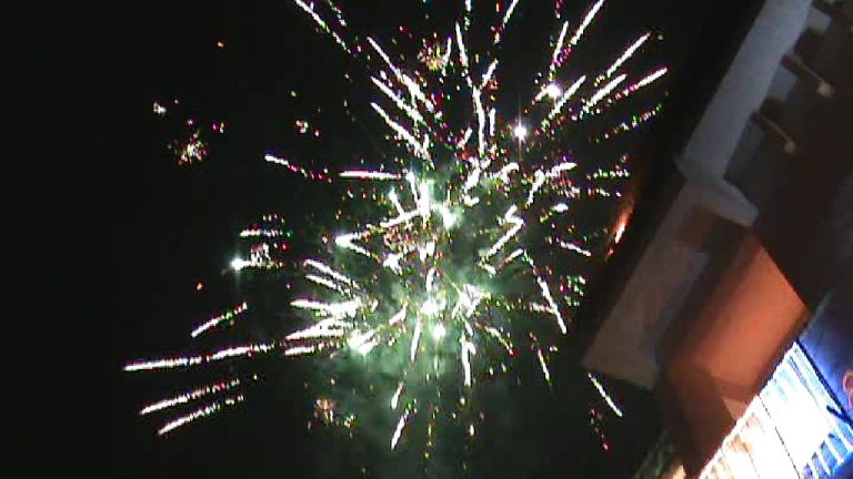 GALERIE FOTO – Sute de medieșeni la focul de artificii de Revelion
