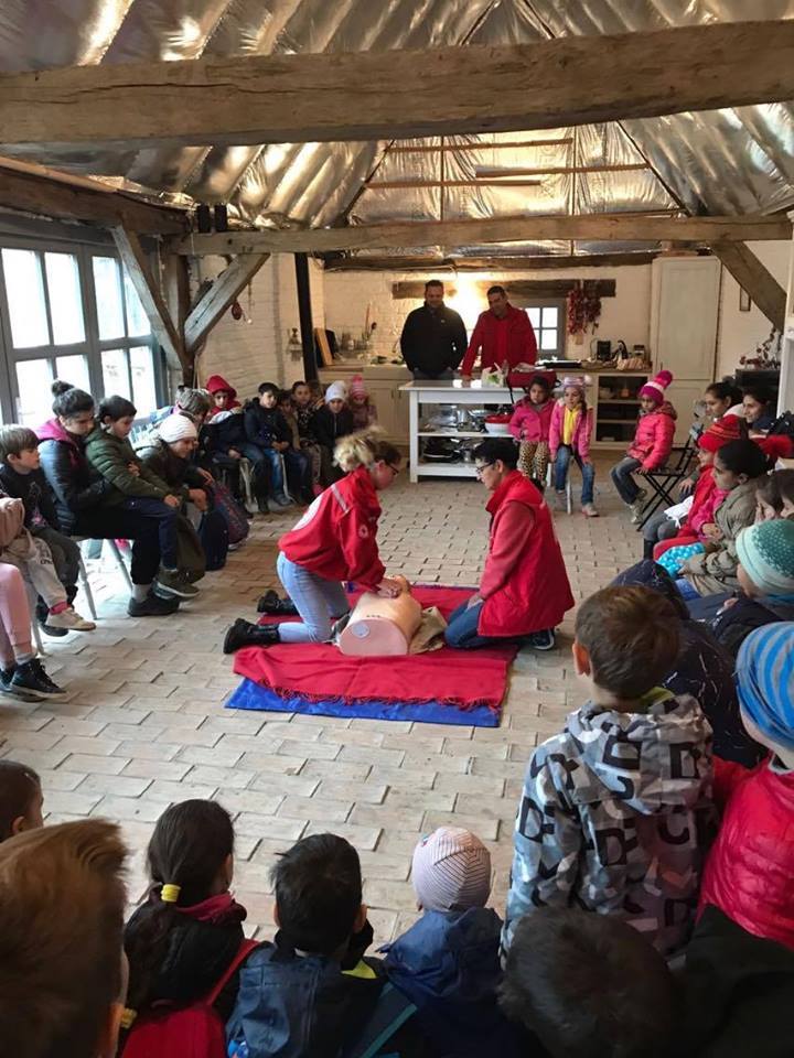 Curs de prim ajutor organziat de Crucea Roșie