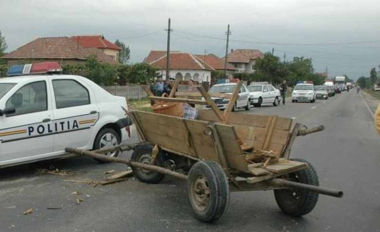 Rănit grav după ce s-a răsturnat cu căruța