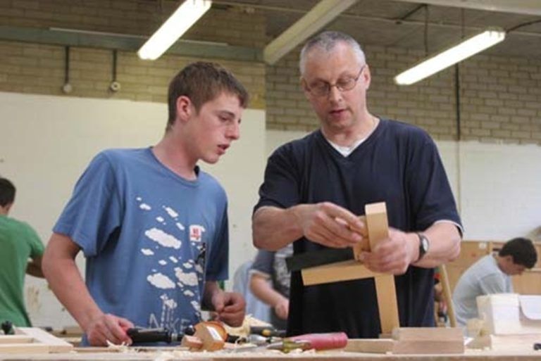 Măsuri de stimulare a ocupării forței de muncă: Ucenicia la locul de muncă și stagiul profesional