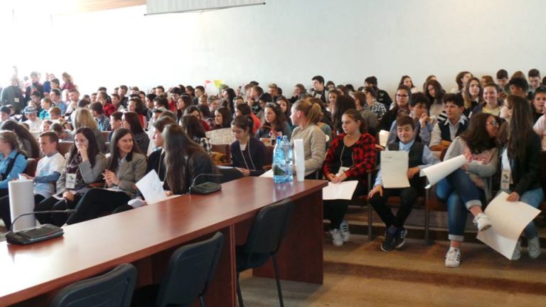 Peste 50 de tineri din Mediaș la Concursul Național de Lectură “Bătălia Cărților”