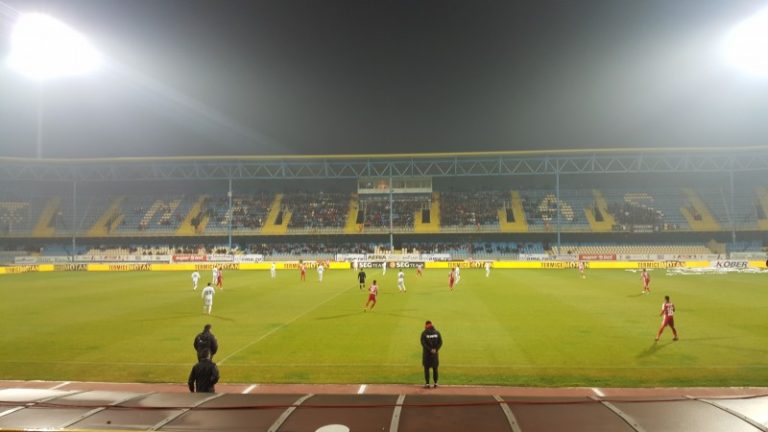 Protest extrem al fotbaliștilor Gazului Metan la meciul cu Dinamo din cauza salariilor neplătite