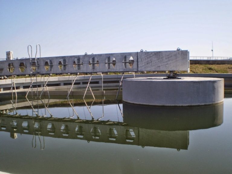 Continuă lucrările la sistemele de apă și canalizare pe unele străzi din Mediaș, în 2020