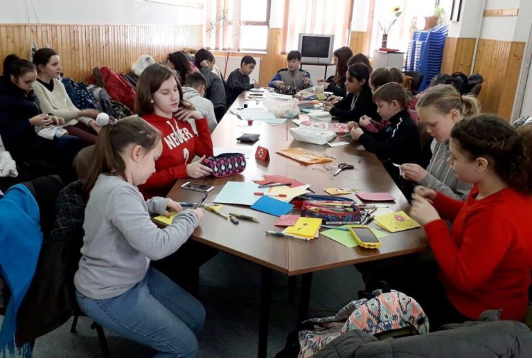 Expoziții dedicate femeii și ateliere pentru elevi, în martie la Biblioteca Municipală