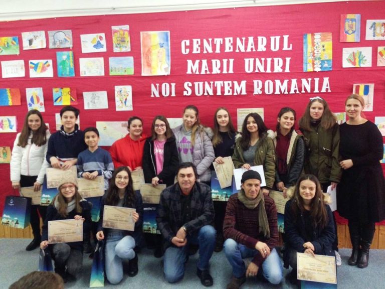 FOTO – Expoziție „Centenar Marea Unire” și premii pentru elevii talentați