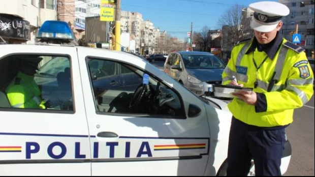 Cu permisul suspendat, prins la volan de polițiști