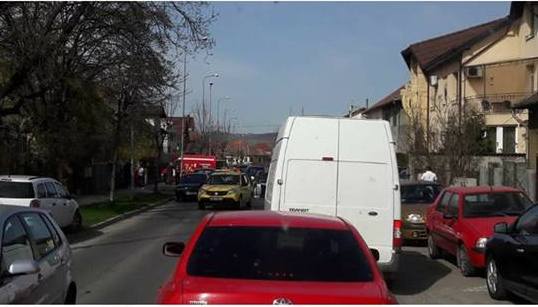 Accident cu patru mașini pe strada Moldoveanu, o femeie este rănită