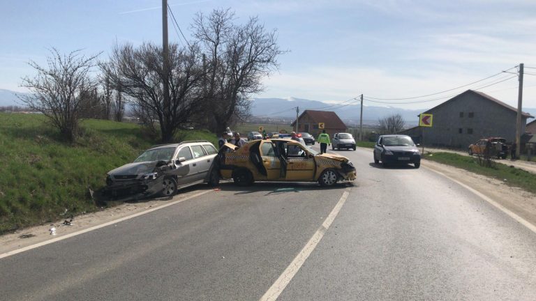 FOTO – Accident cu 3 autoturisme lângă Sibiu
