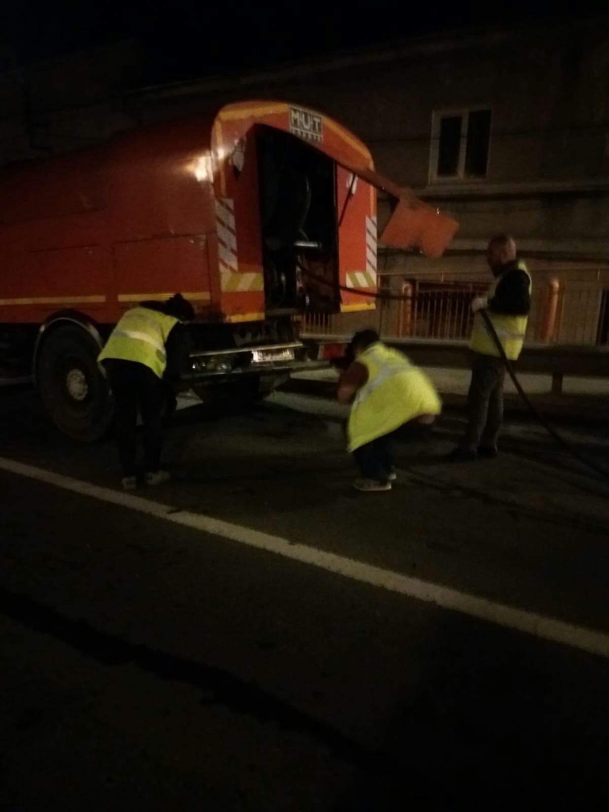 FOTO – Un șofer băut a accidentat grav un muncitor de la apă-canal care lucra pe Podul Gării din Sibiu