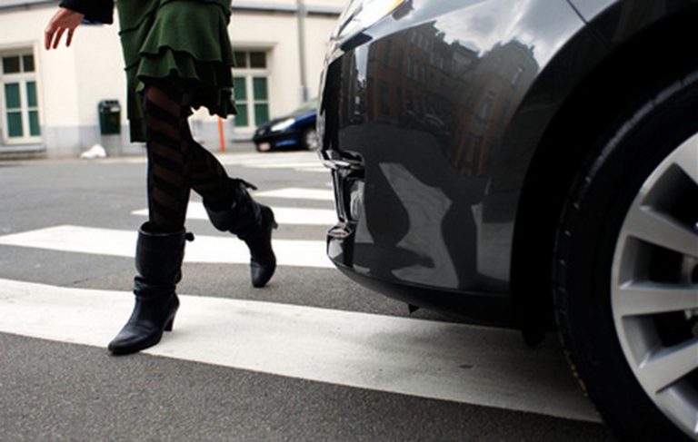 ULTIMA ORĂ: Doi tineri loviți pe o trecere de pietoni din Sibiu