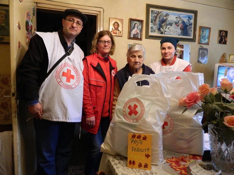 Banca de Alimente organizată de Crucea Roșie Mediaș pentru sărbători mai frumoase pentru nevoiași
