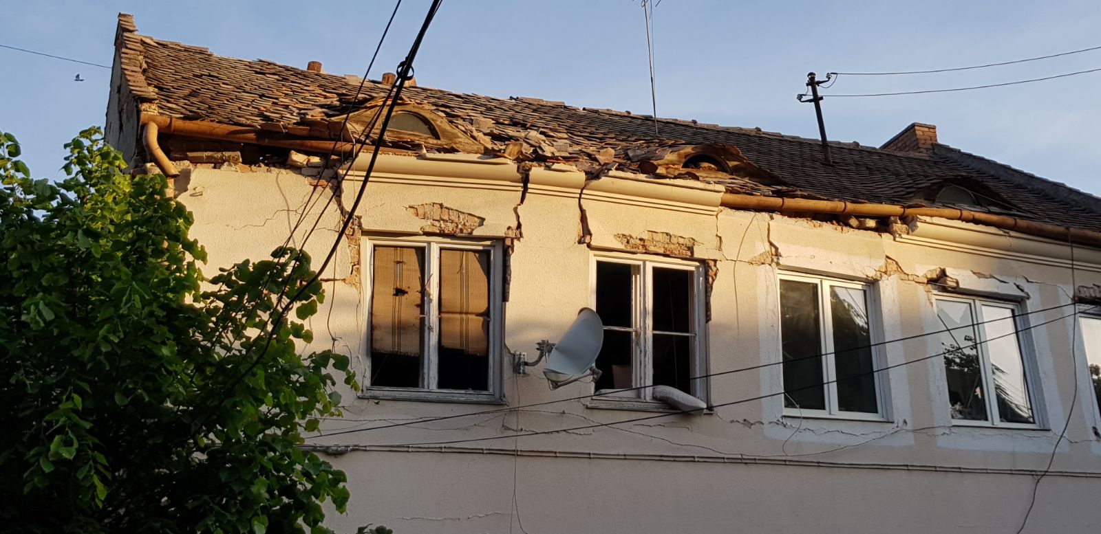 EXPLOZIE într-o casă din Sibiu. O persoană a ajuns la spital