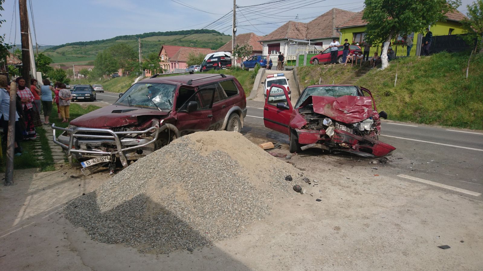 Accident pe DN14 A. Doi raniti au fost transportati la spital