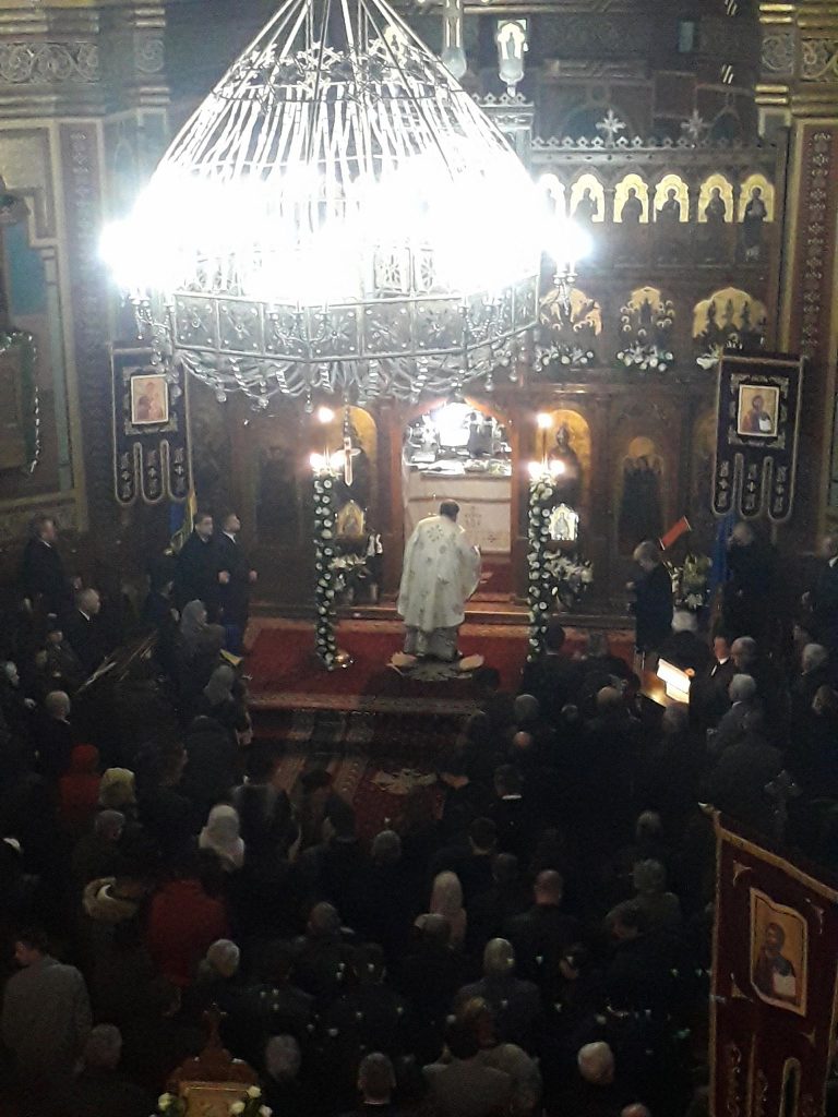 Mii de medieșeni au luat Lumina Sfântă a Învierii la bisericile din oraș