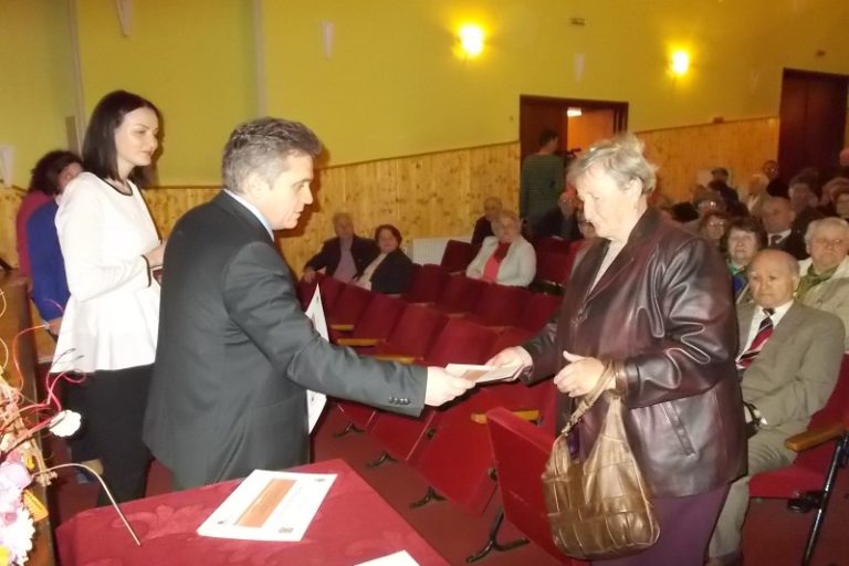 93 de cupluri “de aur” vor fi premiate de Primăria Mediaș