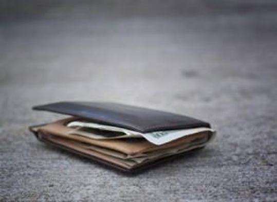 Prins și imobilizat când încerca să fure o tabletă și un portofel