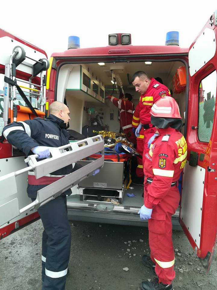 UPDATE: Accident de munca la Mall, doi bărbați sunt răniți