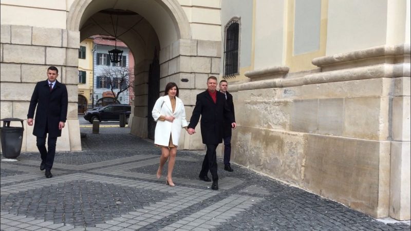 Klaus şi Carmen Iohannis, la slujba de Paşte la Sibiu
