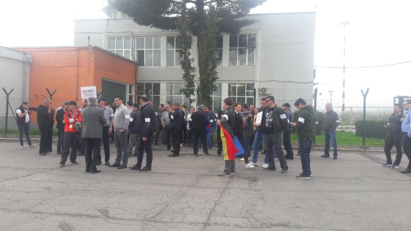 Greva de avertisment de la Aeroportul Sibiu a început. FOTO/ VIDEO