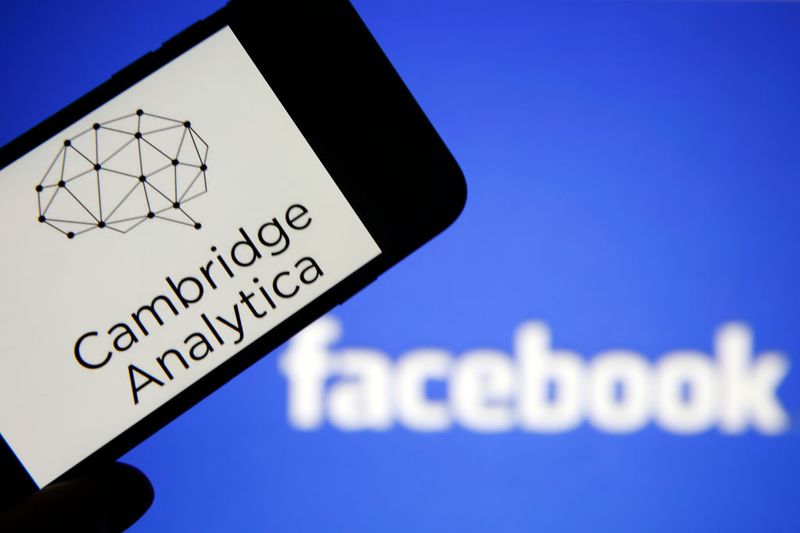 Datele a peste 110.000 de români au fost furate de Cambridge Analytica