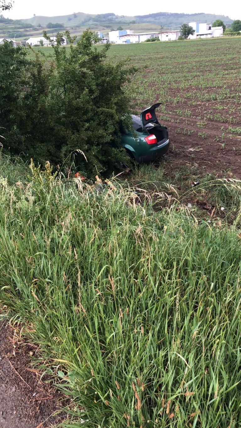 FOTO – Tânără de 17 ani, rănită într-un accident rutier provocat de un șofer băut