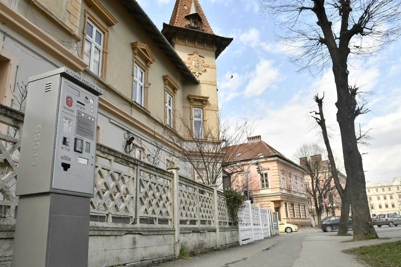 Primăria Sibiu înființează noi parcări în care a amplasat 15 automate de plată