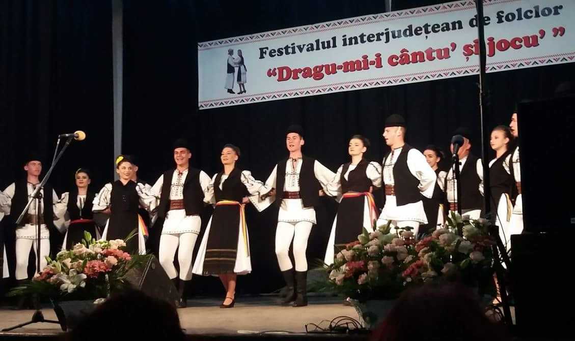 FOTO – Aplauze la scenă deschisă pentru „Ceata Junilor”, la Satu Mare
