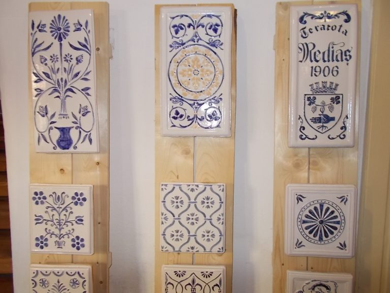 FOTO – Expoziție inedită: Teracota, mon amour la Muzeul Municipal Mediaș
