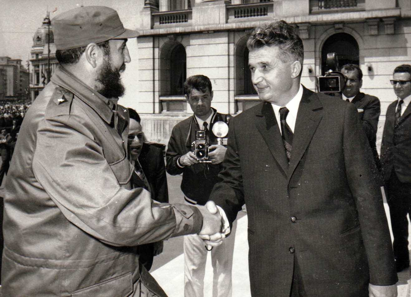 Darurile primite de Nicolae Ceaușescu, expuse la Sibiu