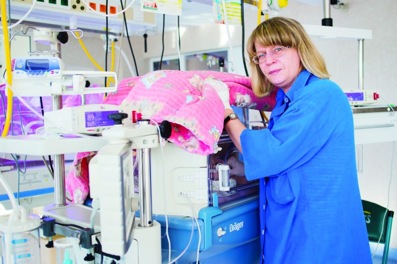 Dr. Livia Ognean: Tot mai mulți prematuri născuți la limită au putut fi ajutați să supraviețuiască