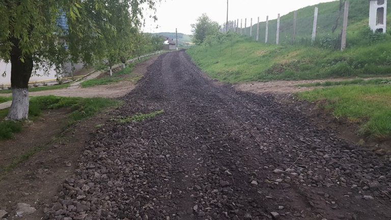 Investiții la drumurile din Tîrnava