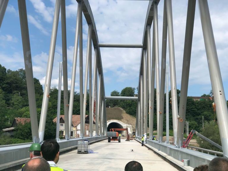 FOTO – Podul feroviar din nordul județului Sibiu va fi finalizat în iulie