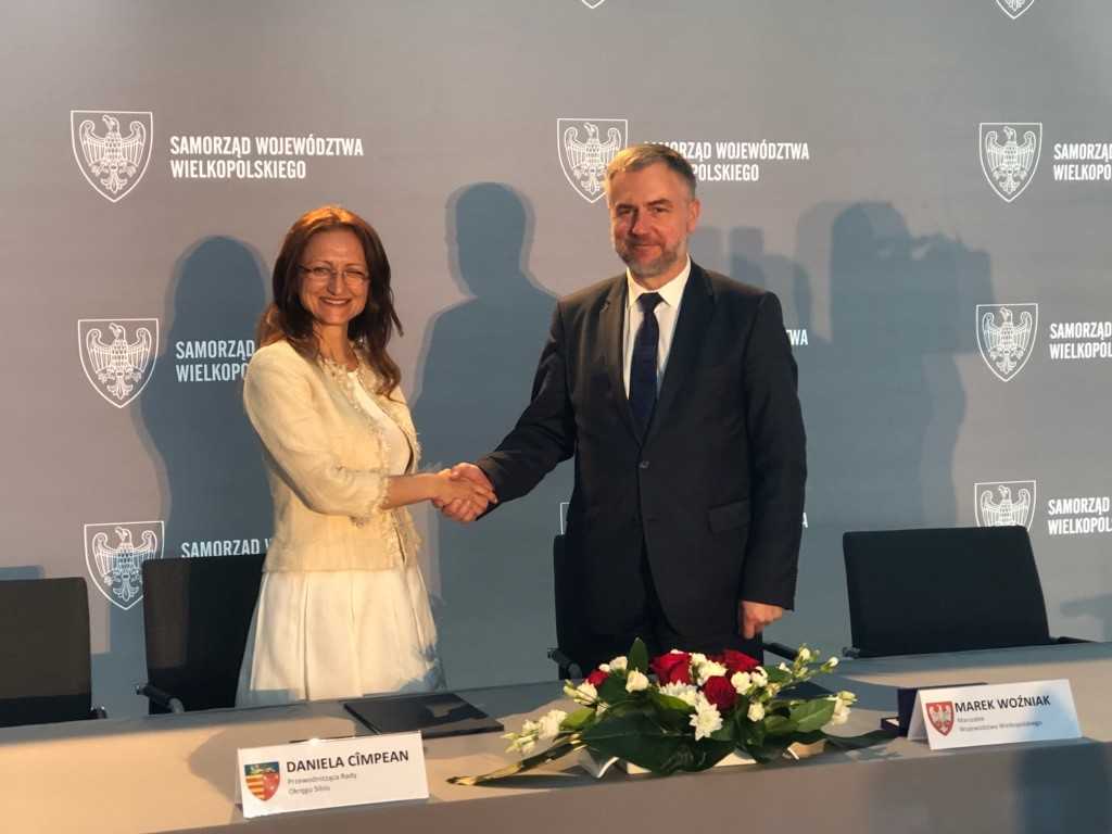 Județul Sibiu a semnat acordul de cooperare cu Regiunea Wielkopolska din Polonia