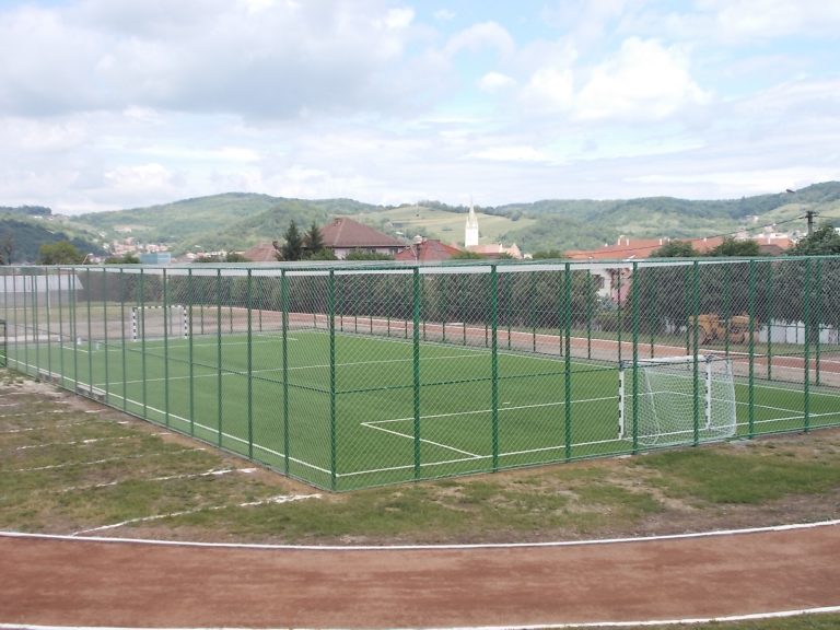 Teren de minifotbal și tenis de câmp la SNG Mediaș